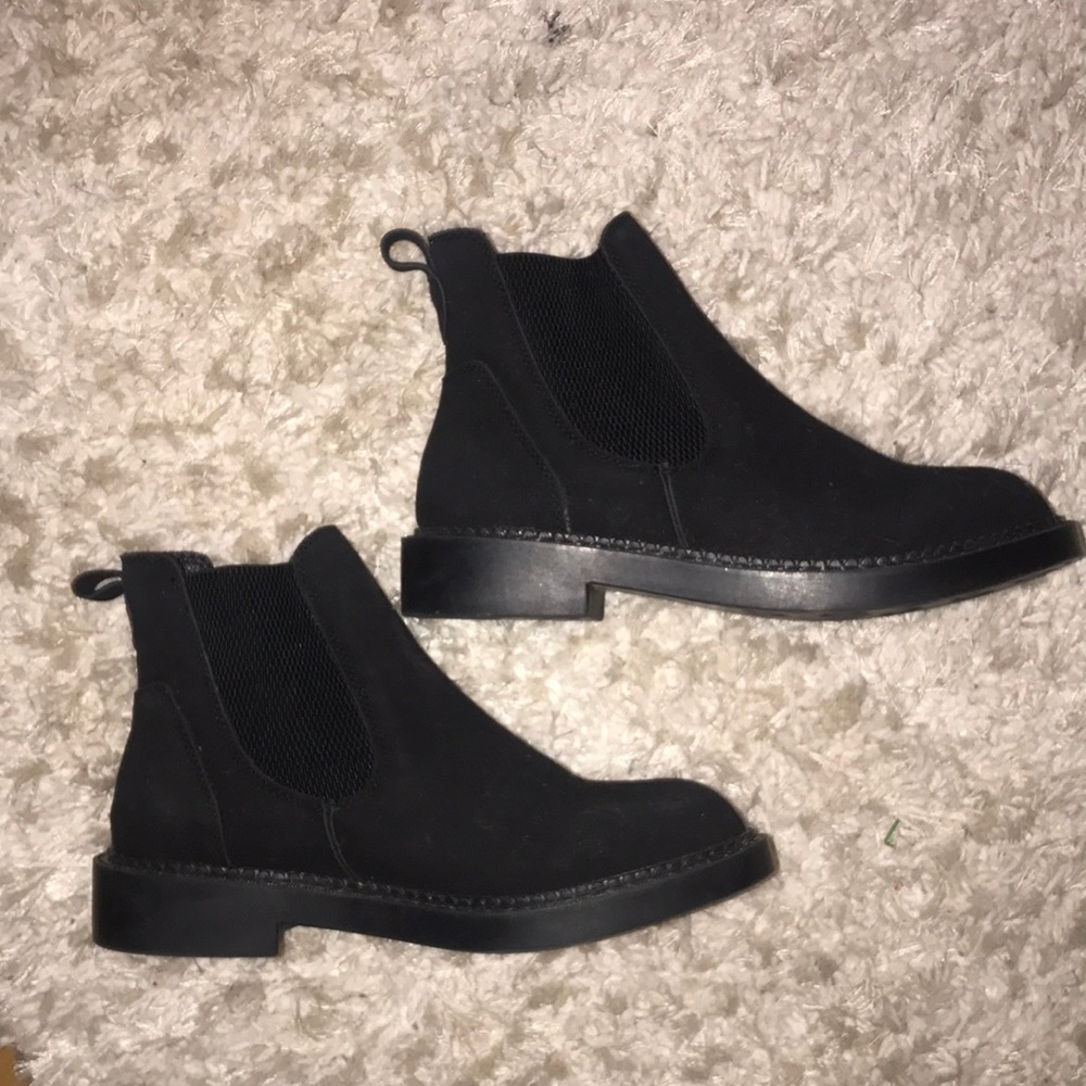 Black fleece lined Chelsea boots